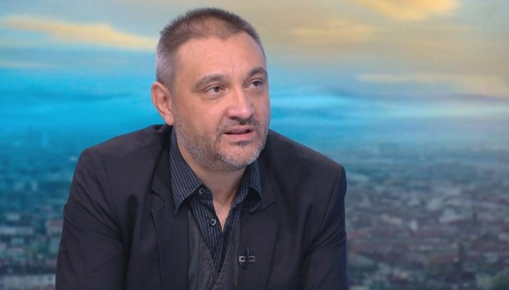 Много хора са страшно уплашени. Те четат много неща в интернет без филтър