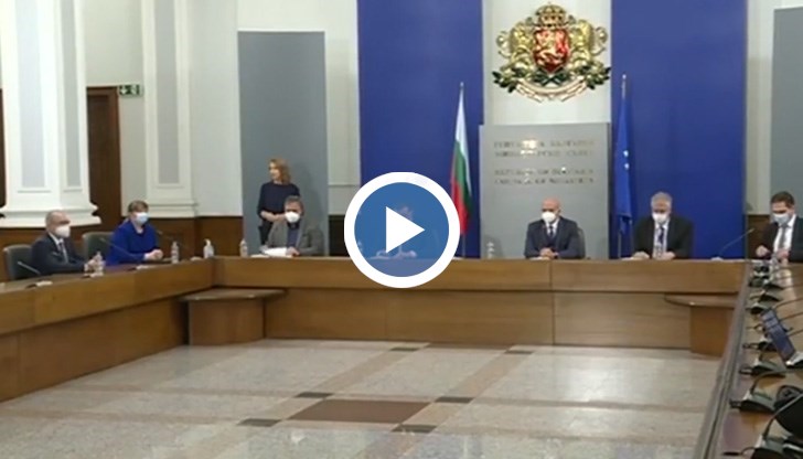 Това заяви министърът на здравеопазването Костадин Ангелов по повод многобройните въпроси относно това кои точно бизнеси имат право да работят, и кои трябва да затворят