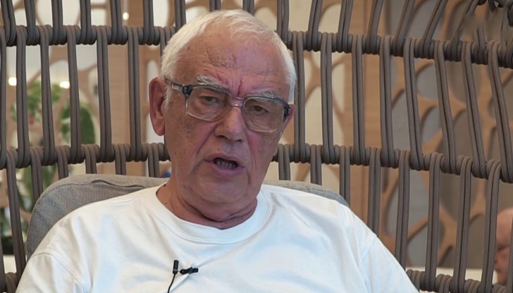 Според професора трябва да се обособят болници с много добре заплатен персонал, които да се занимават само с КОВИД случаи