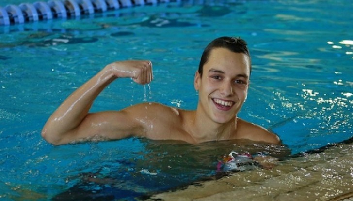 Младата ни надежда в плуването Калоян Левтеров продължава с впечатляващите резултати през тази година