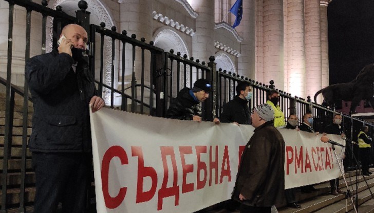 Организаторите заявяват, че не се отказват да говорят на висок глас за проблемите на съдебната система, засягащи всеки от българските граждани, проблемите, от които мнозина се опитват тихомълком да се измъкнат