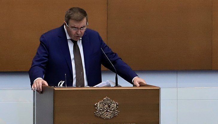 Здравният министър отговоря на въпроси в парламента Здравният министър отговоря на въпроси в парламента