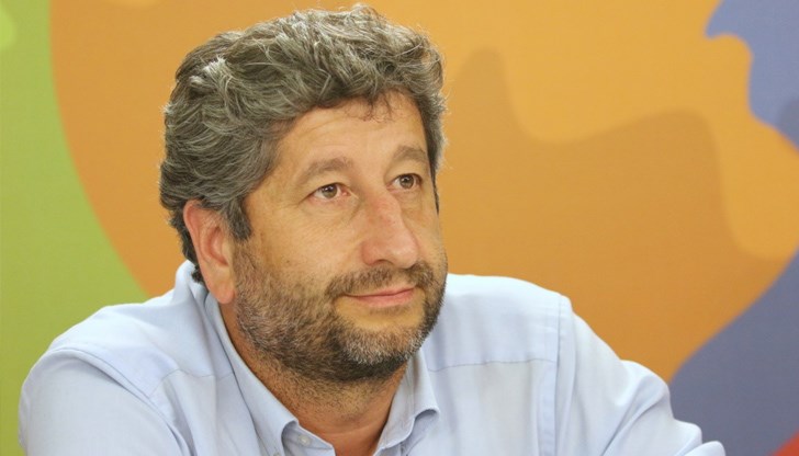 Според него властите са изпуснали възможността през пролетта и лятото правилно да планират действията си при сериозно увеличение на броя на заразените Според него властите са изпуснали възможността през пролетта и лятото правилно да планират действията си при сериозно увеличение на броя на заразените