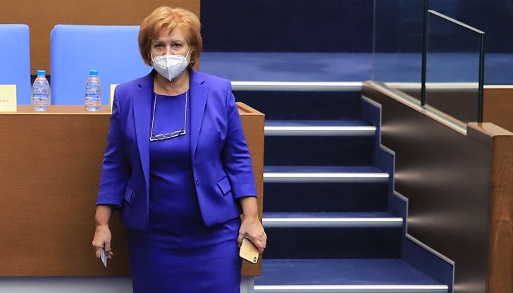 Поправките в Закона за държавния служител са подписани от Менда Стоянова и нейни колеги от ГЕРБ Поправките в Закона за държавния служител са подписани от Менда Стоянова и нейни колеги от ГЕРБ