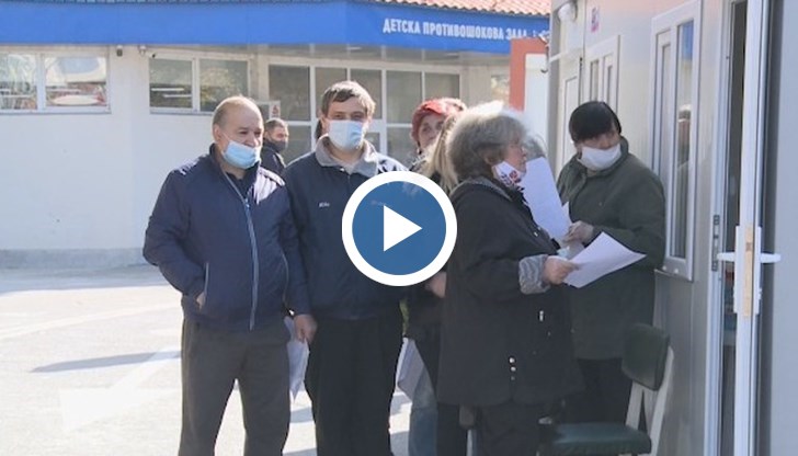 От днес централният вход на лечебното заведение ще бъде отделeн за пациенти със съмнения за коронавирус