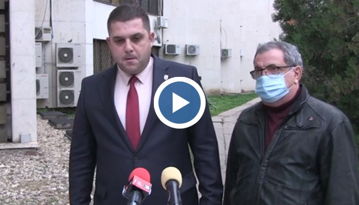 Това предизвика извънреден брифинг на ръководството на Общинския съвет в лицето на председателя Иво Пазарджиев от „Патриотите-ВМРО“и зам.-председателя Пламен Рашев от МК „БСП за България“