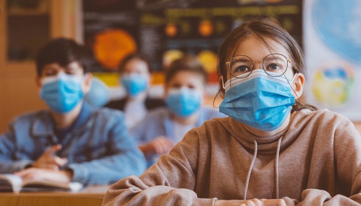 Около тази позиция се обединиха всички отраслови партньори - министърът на образованието и науката Красимир Вълчев, експерти, синдикални организации и директори Около тази позиция се обединиха всички отраслови партньори - министърът на образованието и науката Красимир Вълчев, експерти, синдикални организации и директори