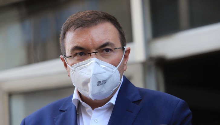 Хората се презапасяват с лекарства, купуват по 4 опаковки антибиотици Хората се презапасяват с лекарства, купуват по 4 опаковки антибиотици