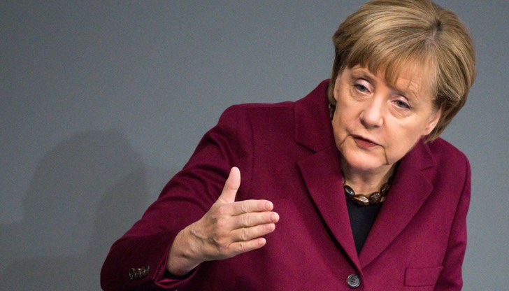 В свое видеообръщение от Берлин канцлерката подчерта изрично, че "никой няма да бъде принуждаван да се ваксинира"