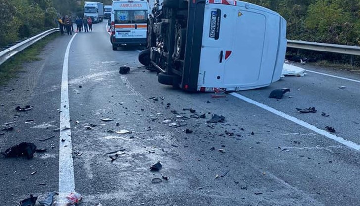 Загиналият е мъж шофирал с микробус по ДН 6