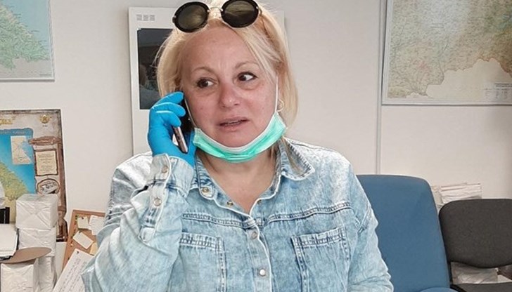 Тони беше първата известна личност у нас, която с готовност се впусна да помага в борбата с вируса. Още през март месец тя се записа като доброволец в бургаската община