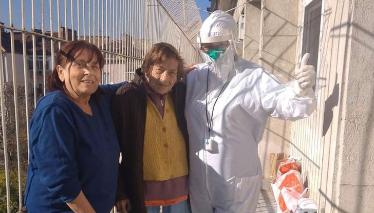 Райна Атанасова посрещна рожденния си ден в ковид отделението Райна Атанасова посрещна рожденния си ден в ковид отделението