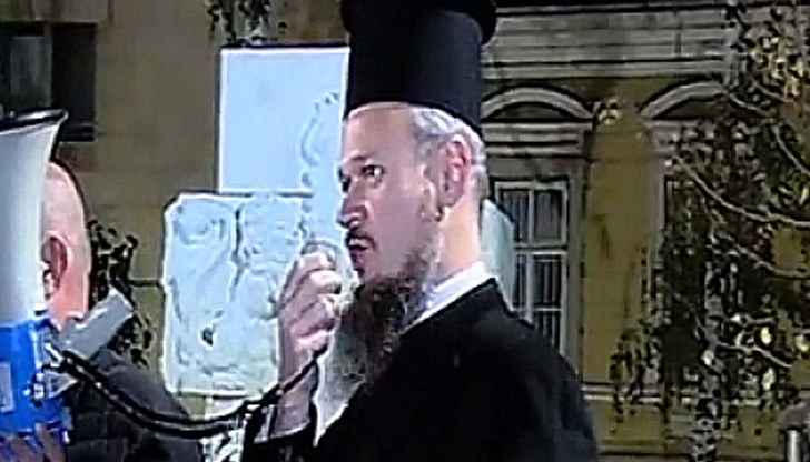 Протестиращите се събраха на площад "Независимост" и после преминаха по няколко софийски улици Протестиращите се събраха на площад "Независимост" и после преминаха по няколко софийски улици