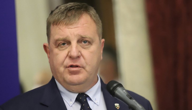 Когато някой иска да ви нахлуе в дома, чупи и няма кой да те защити, се защитаваш сам, обясни вицепремиерът