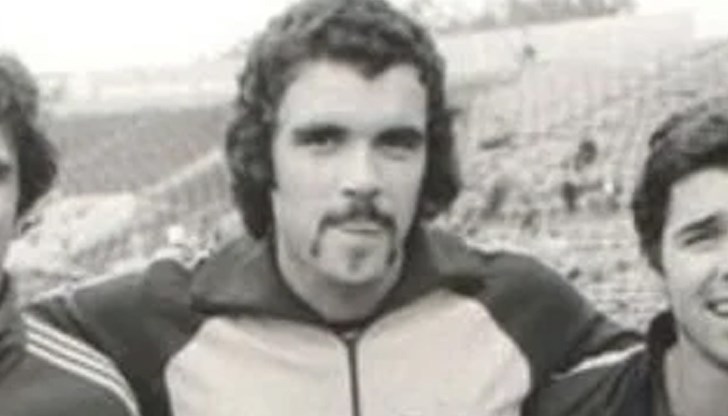 Личният рекорд на Владо Иванов на 200 метра е 20.74 секунди, което му отрежда шесто място във вечната ранглиста на България. На 100 метра постижението му е 10.40 сек. Личният рекорд на Владо Иванов на 200 метра е 20.74 секунди, което му отрежда шесто място във вечната ранглиста на България. На 100 метра постижението му е 10.40 сек.