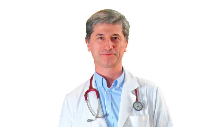 "Цял ден децата дишат хлор, който е бойно отровно вещество. Опитах да променя тази практика и дезинфекцията да се прави, след като децата си тръгнат от градината, а сутрин само да се проветрят помещенията. Ако някой помогне в тази насока, ще направи голямо добро на децата", загрижен е лекарят "Цял ден децата дишат хлор, който е бойно отровно вещество. Опитах да променя тази практика и дезинфекцията да се прави, след като децата си тръгнат от градината, а сутрин само да се проветрят помещенията. Ако някой помогне в тази насока, ще направи голямо добро на децата", загрижен е лекарят