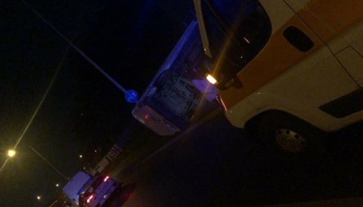 Шофьорът на буса е добре, твърдят очевидци на катастрофата Шофьорът на буса е добре, твърдят очевидци на катастрофата