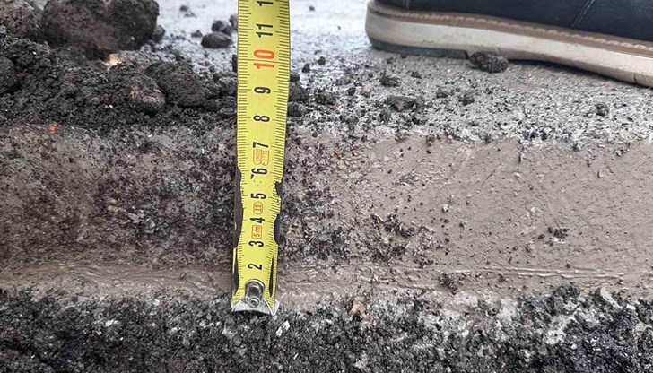 Полага се асфалт с дебелина 8 см, уточни кметът