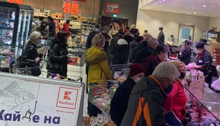 Локдаун за заведенията и тюрлю гювеч в хипермаркетите