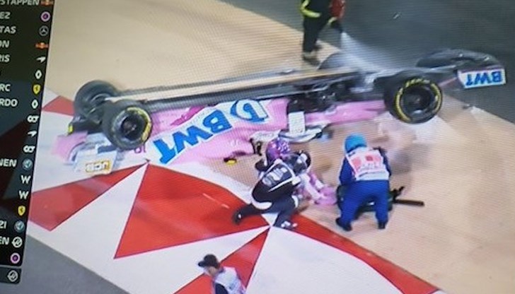 На завой №8 се закачиха гумите на Ланс Строл и Данил Квят и болидът на канадеца се обърна. Пилотът и този път излезе невредим от болида си На завой №8 се закачиха гумите на Ланс Строл и Данил Квят и болидът на канадеца се обърна. Пилотът и този път излезе невредим от болида си