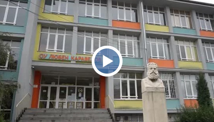 "Използваме различни платформи. За всеки учебен час аз изготвям презентации, за да могат да усвоят децата по-добре учебното съдържание", каза учителката Миглена Кисьова