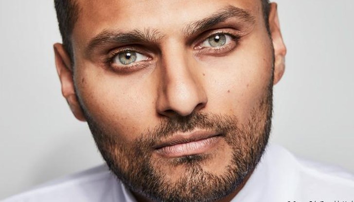 Джей Шети: "За мен всъщност е важно хората да изпитват не толкова щастие, колкото удовлетворение и да виждат смисъл в това, което правят" Джей Шети: "За мен всъщност е важно хората да изпитват не толкова щастие, колкото удовлетворение и да виждат смисъл в това, което правят"