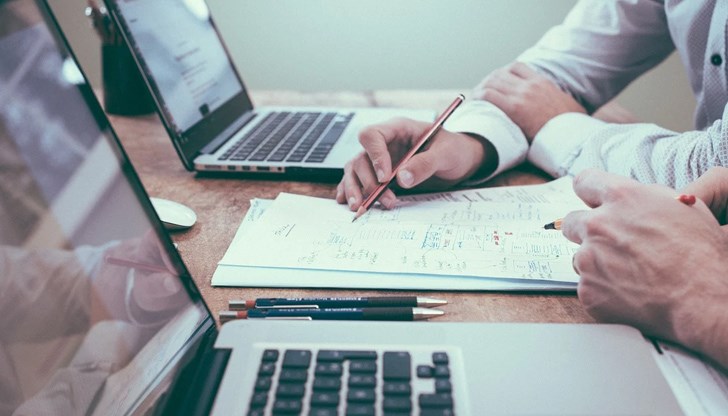 За да си изберем правилна професия преди всички трябва да си отговорим на въпроса какво искаме да правим и отговаря ли това на ценностната ни система За да си изберем правилна професия преди всички трябва да си отговорим на въпроса какво искаме да правим и отговаря ли това на ценностната ни система