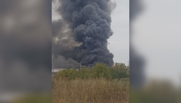 Шест екипа на пожарната са насочени към мястото Шест екипа на пожарната са насочени към мястото