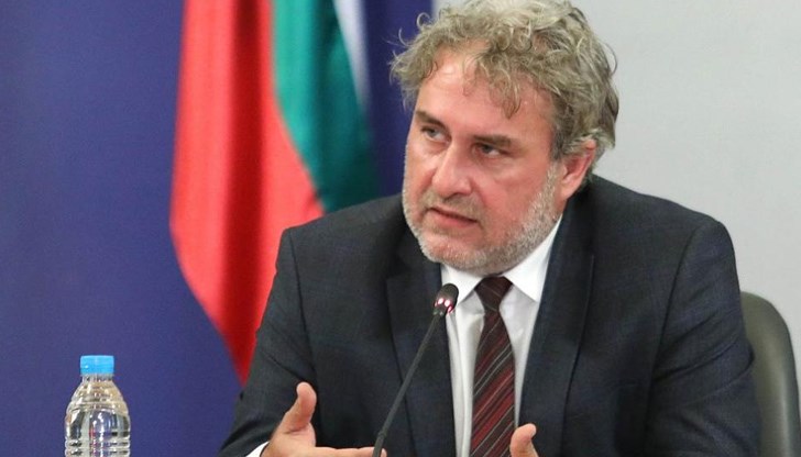Според министъра на културата Боил Банов държавата в момента се справя не просто добре, а отлично с кризата
