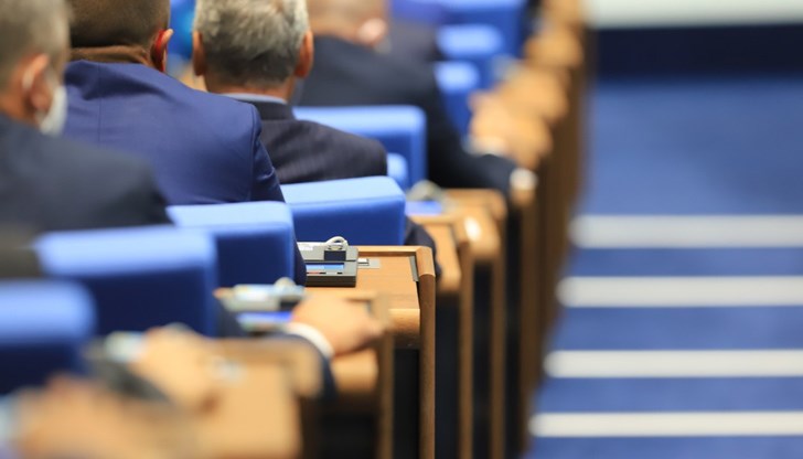 Депутатите от бюджетната комисия към парламента гласуваха за второ четене закона за държавния бюджет за следващата година. Дискусия на практика нямаше.