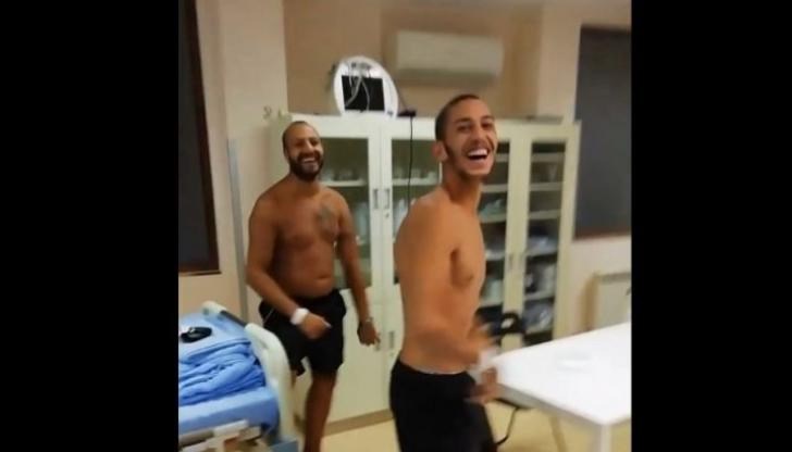 Това съобщиха от пресцентъра на министерството на здравеопазването във връзка с видео, което беше разпространено в социалните мрежи. На него се вижда как няколко мъже танцуват в болница на фона на препълнени лечебни заведения и недостиг на лекари