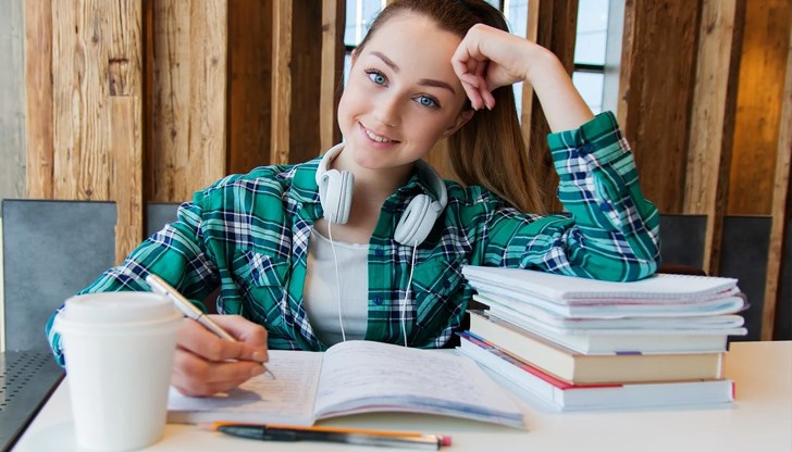 Увеличават приема на студенти "енергетици", "химици", "здравни специалисти", режат "правистите" Увеличават приема на студенти "енергетици", "химици", "здравни специалисти", режат "правистите"