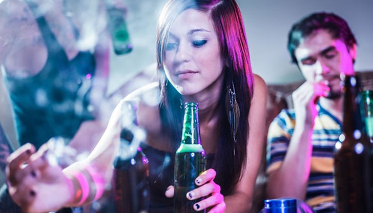 Момичетата в България пушат повече от момчетата Момичетата в България пушат повече от момчетата