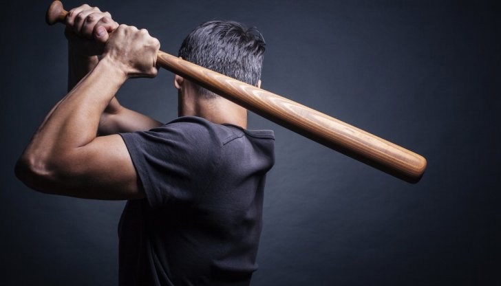 Обвиняемият е пребил до смърт приятеля си с бухалка