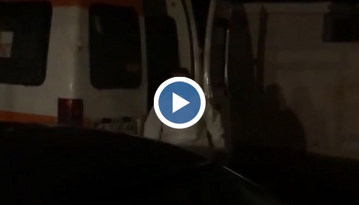 Че българското здравеопазване е в колапс е ясно, но по-интересно е защо никой от зяпачите не помага на горката санитарка от болницата?