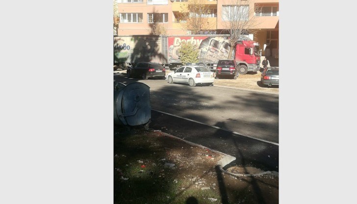 55-годишният мъж е откаран с линейка в болницата в Девин, където малко след това издъхва от масивен инфаркт 55-годишният мъж е откаран с линейка в болницата в Девин, където малко след това издъхва от масивен инфаркт