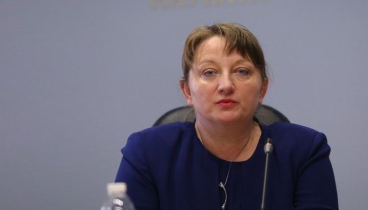 Трудно е да се вземе решение, балансирано между икономическите и здравните последствия Трудно е да се вземе решение, балансирано между икономическите и здравните последствия