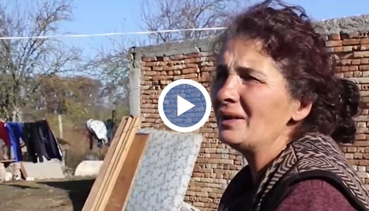 Докато фургонът бъде закупен, фамилията нощува в изоставена постройка, покрита с найлон