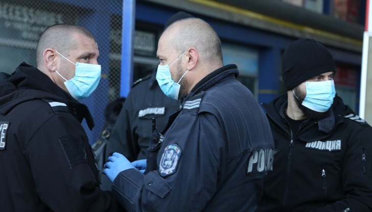 Седмици наред полицаи и пожарникари настояват за 30% по-високи заплати Седмици наред полицаи и пожарникари настояват за 30% по-високи заплати