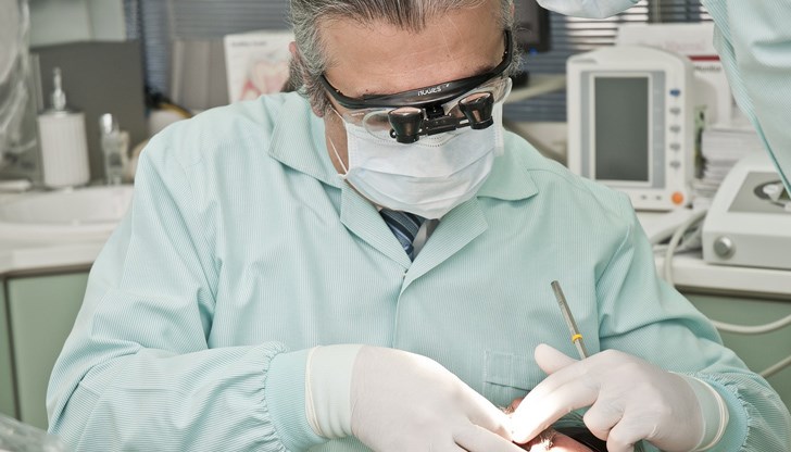 Стоматолози: "Ние не можем да работим от вкъщи, не можем да лекуваме по телефона, не можем да върнем човек с болки"