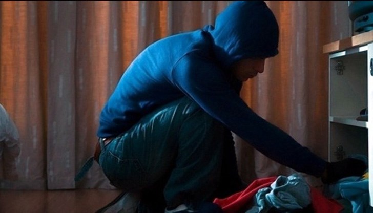 Разбити са механизмите на две входни врати