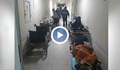 Болничен абсурд: Пациенти с инвалидност и коронавирус чакат в студен коридор