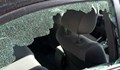 Биячи чупят автомобил на кръстовище в Средна кула
