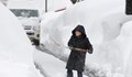 Рекорден снеговалеж в Япония, армията помага на хората