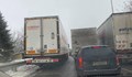 Обърнат ТИР затрудни движението по пътя Русе - Мартен