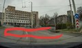 Кръговото кръстовище до полицията в Русе пропада