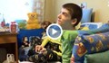 Преборил рядка болест младеж вдъхва живот на прикован в количка ученик