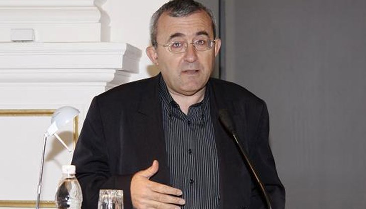Слатински е професор по международна и национална сигурност, преподава в УНСС и Военната академия. Бивш съветник на президента Георги Първанов