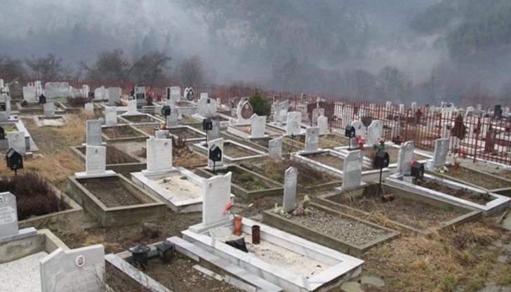Над месец се налага да чакат за кремация близките на починалите от COVID-19