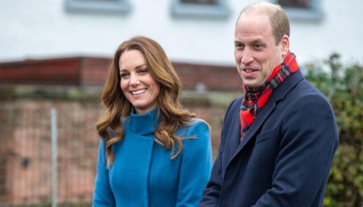 Последните снимки, които споделиха от кралския двор на Кейт, показват обаче, че херцогинята е в перфектна форма и по никакъв начин не загатват за бременност